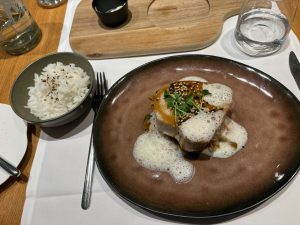 Thunfisch-Filet mit marinierten Gemüse, Sesam und Jasminreis